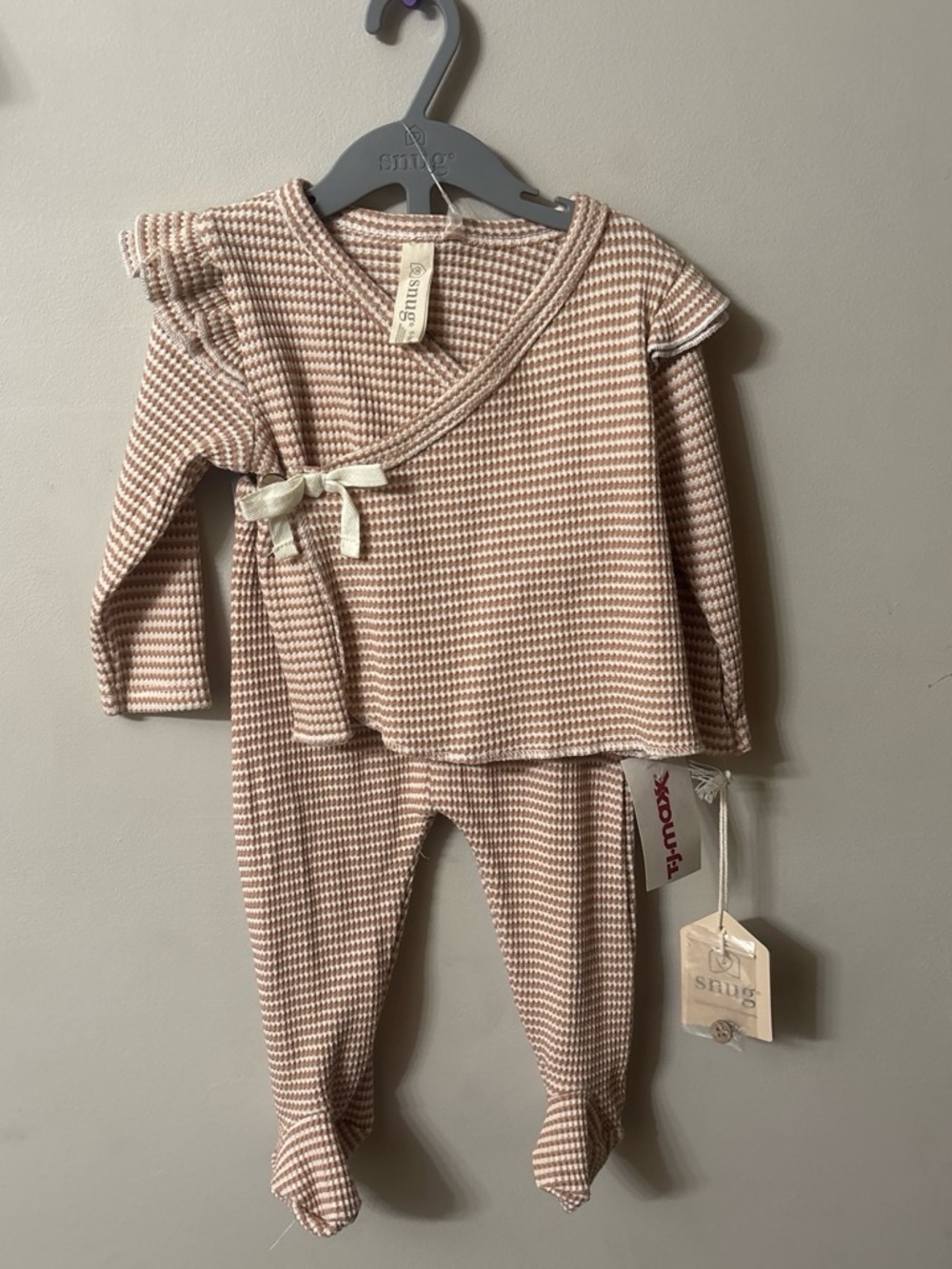 NWT Snug Baby Girl 2 Piece Striped Ruffle Set 6-9M Footed Pants